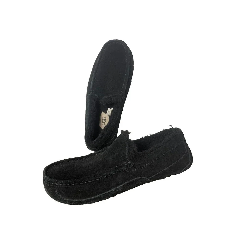UGG Ascot Men’s Size 7 Black Suede Sheepskin Moccasin Slippers Loafers Cozy